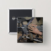 Een marinier laadt een M-240G-pistool Vierkante Button 5,1 Cm (Voorkant /achterkant)