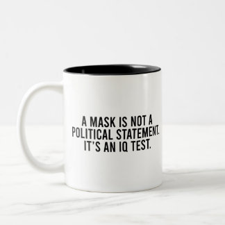 Een masker is geen politieke verklaring tweekleurige koffiemok