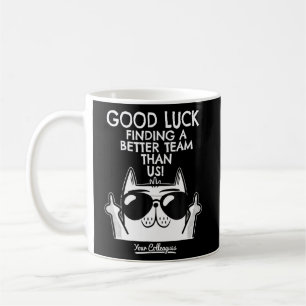 Een medewerker die zijn baan verliest, krijgt een koffiemok