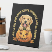 Een meisje dat dol is op Golden Retrievers Reclamebord Met Voetstuk (Insitu)