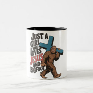 Een meisje dat houdt van Jezus en Bigfoot Sasquatc Tweekleurige Koffiemok