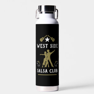 Een meisje dat houdt van salsa dansen waterfles