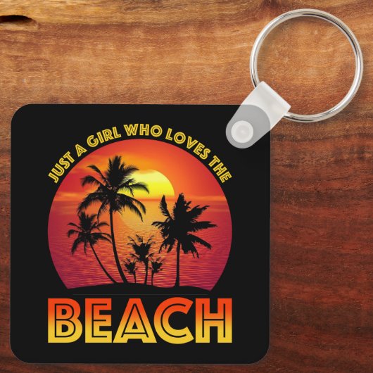 Een meisje dat van het strand houdt sleutelhanger (Achterkant)