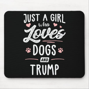 Een meisje dat van honden en Trump houdt Geschenk Muismat