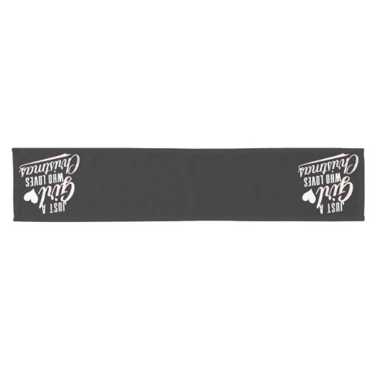 Een meisje dat van kerst houdt korte tafelloper (Horizontaal)