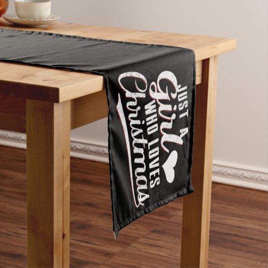 Een meisje dat van kerst houdt korte tafelloper (Voorbeeld)