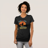 Een meisje dat van Sasquatch houdt T-shirt (Voorkant volledig)