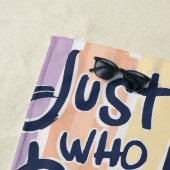 Een meisje dat van stranden houdt strandlaken (In situ)