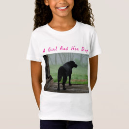 Een meisje en haar hond t-shirt
