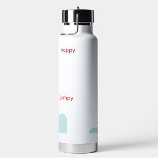 een meisje in een rode jurk blij springerig waterfles
