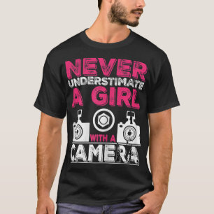 Een meisje met camera nooit onderschatten - Meisje T-shirt