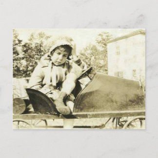 Een meisje met een pedagogisch briefkaart