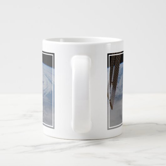 Een mid-atlantisch lagedruksysteem. extra grote beker (Achterkant)