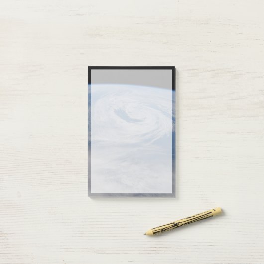 Een mid-atlantisch lagedruksysteem. post-it® notes (Op bureau)