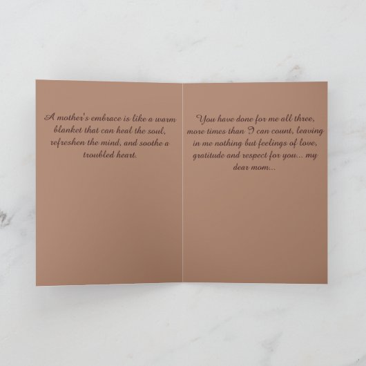 Een Moeders Omhelzing (2) Moederdag Kaart (Binnen)