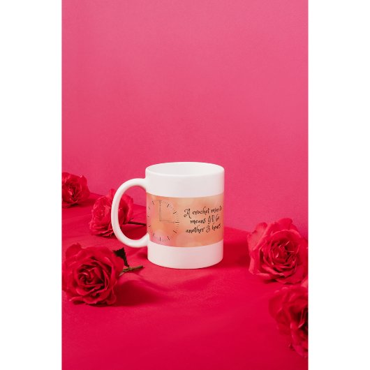 Een mok voor een gehaakte koffie