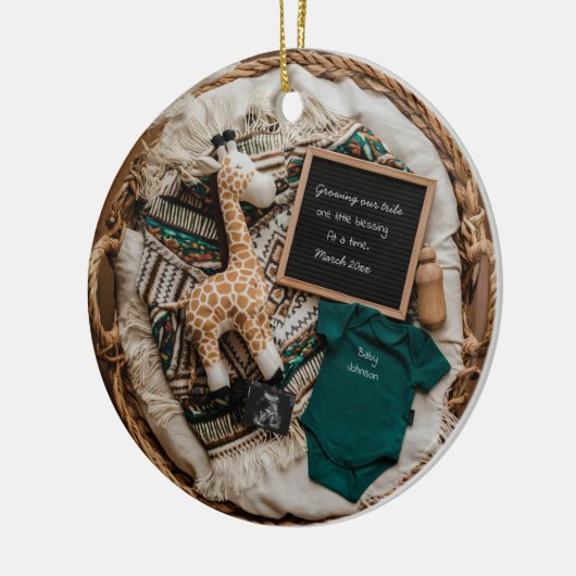 Een mooie boho zwangerschapsaankondiging keramisch ornament (Links)