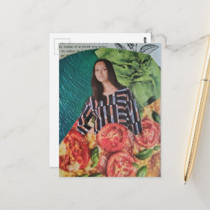 Een mooie dame met pizzacollage en sla briefkaart