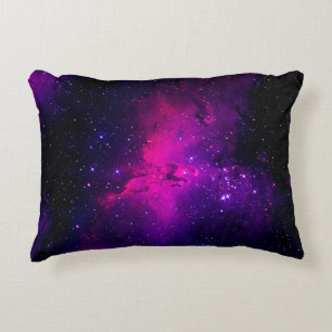 Een mooie, heldere ruimte-nebula. achtergrond, abs accent kussen