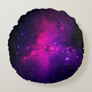 Een mooie, heldere ruimte-nebula. achtergrond, abs rond kussen