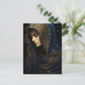 Een mooie vrouw in een blauw en gouden gewaad briefkaart (Staand voorkant)
