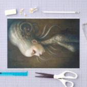 Een mooie vrouw met tentakel haar tissuepapier (Craft)