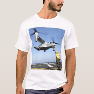 Een MV-22 Osprey lanceringen van de Nassau van USS T-shirt