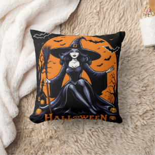 Een mystieke heks viert Halloween in de schemering Kussen