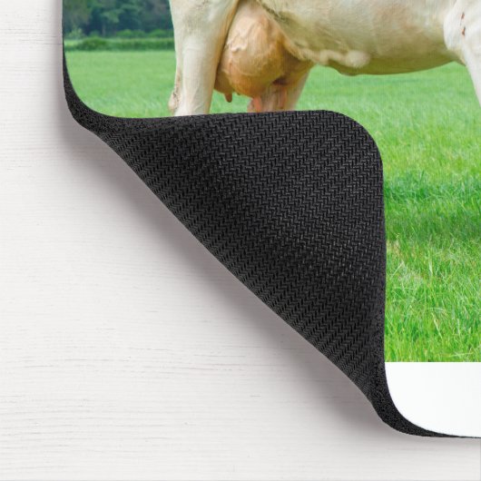 Een nederlandse melkkoe grazen in groene weide muismat (Hoek)