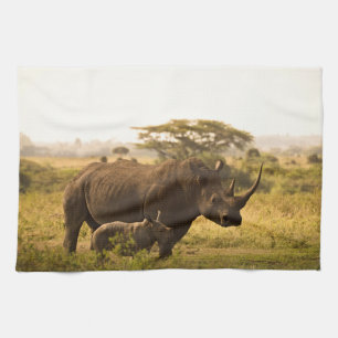 Een neushoorn met haar baby theedoek