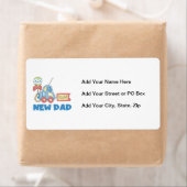 Een nieuwe papa voor auto... Het is een padvinder. Etiket (Insitu)