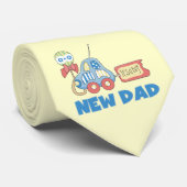 Een nieuwe papa voor auto... Het is een padvinder. Stropdas (Opgerold)