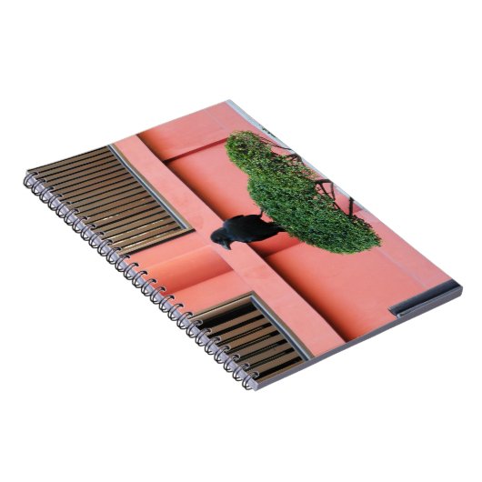 Een Oerwoud met grote vulling bedekt een baars op  Notitieboek (Rechterzijde)