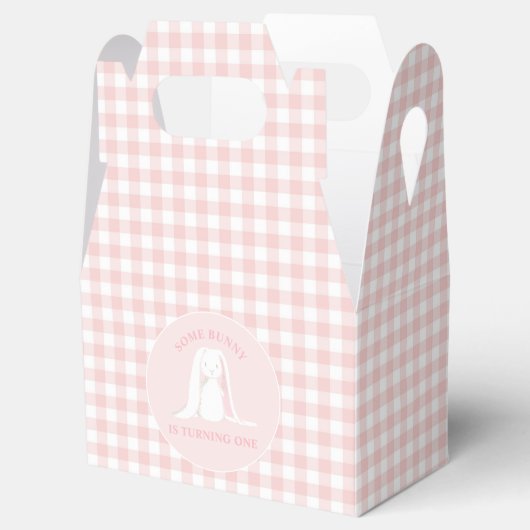 Een of andere Bunny is een roze Gingham Birthday Bedankdoosjes (Geopend)