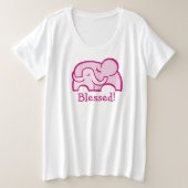 Een olifant knuffelt een roze t-shirt voor het moe (Design voorkant)