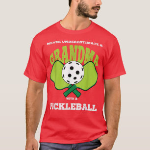 Een oma nooit onderschatten met een Pickleball R T-shirt