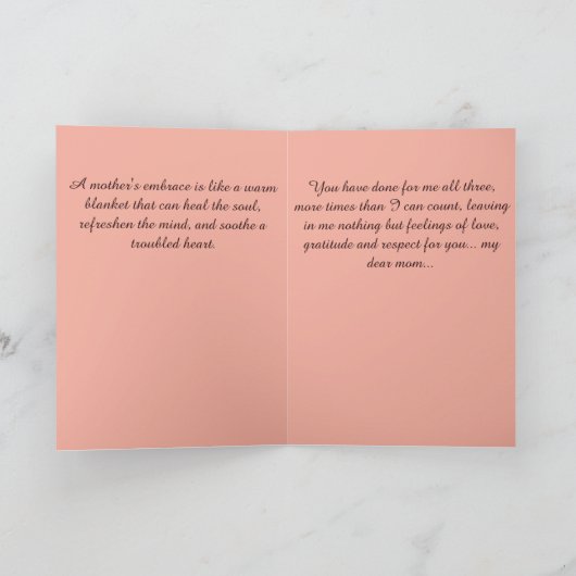 Een omhelzing van moeder (1)  Moederdag kaart (Binnen)