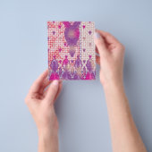 Een ontwerp van een paarse achtergrond met stippen flyer (Hand)