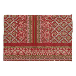 Een ontwerp van een rood en beige patroon_ kussensloop