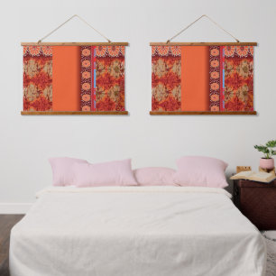 Een ontwerp van een rood en goud patroon hangend wandkleed