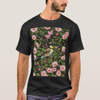Een oostelijke goudvink tussen roze gekleurde wild t-shirt