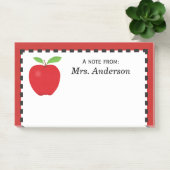 Een opmerking van leraar met rode appel post-it® notes (Kantoor)