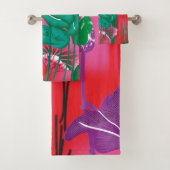 Een opvallende rode en groene sjaal met bloemen en bad handdoek (Insitu)