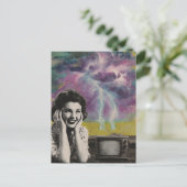 Een opwindende collage van een vrouw paarse lucht briefkaart (Staand voorkant)