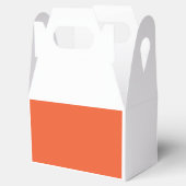 Een oranje achtergrond met een bedankdoosjes (Geopend)