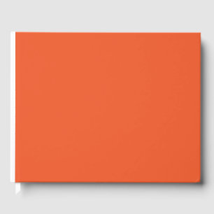 Een oranje achtergrond met een gastenboek