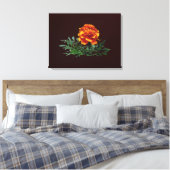 Een Oranje goudsbloem met gele tips Canvas Afdruk (Insitu (Slaapkamer))