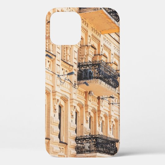 Een oud geel huis met ijzerbalkons. f. Case-Mate iPhone case (Achterkant)