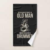 Een oud Man dat ook drummer is Handdoek (Handdoek)