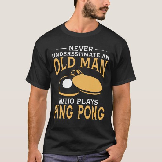 Een oud Man dat Ping Pong speelt T-shirt (Voorkant)